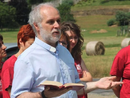 Don Bottarel difende don Sacco: “Le nostre radici sono nel Vangelo, non in ideologie”
