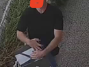 Entrano in un negozio del centro domese e rubano una Playstation. Le telecamere riprendono il volto e l'auto del ladro