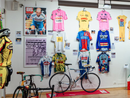 Al Carrefour una mostra dei cimeli di Pantani e Chiappucci