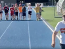 I compagni di classe rallentano in gara per far vincere Nazari, il loro compagno ucraino VIDEO