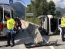 Auto ribaltata dopo il ponte che collega Domo a Crevola
