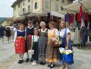 Colori, musica e tradizioni al mercato: i gruppi folcloristici animano la mattinata Colori, musica e tradizioni al mercato: i gruppi folcloristici animano la mattinata