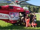 Settantaduenne cade mentre cerca funghi, recuperato ferito dall'elicottero dei Vigili del fuoco VIDEO Settantaduenne cade mentre cerca funghi, recuperato ferito dall'elicottero dei Vigili del fuoco VIDEO