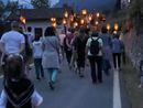 Nella foto la fiaccolata con le antiche lanterne