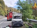Mezzo di Conser Vco va sbattere sulla statale 337 della Valle Vigezzo. Conducente estratto dalle lamiere dai Vigili del fuoco Mezzo di Conser Vco va sbattere sulla statale 337 della Valle Vigezzo. Conducente estratto dalle lamiere dai Vigili del fuoco