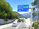 Lavori sul ponte ferroviario: senso unico alternato in superstrada a Baveno