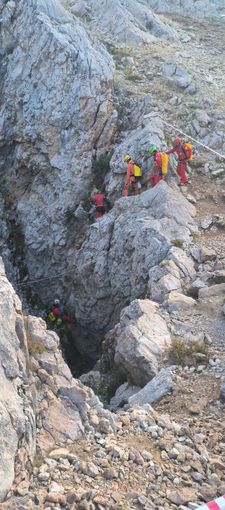 Speleologo Usa bloccato a mille metri sotto terra in Turchia: per salvarlo anche 7 soccorritori piemontesi FOTO E VIDEO Speleologo Usa bloccato a mille metri sotto terra in Turchia: per salvarlo anche 7 soccorritori piemontesi FOTO E VIDEO