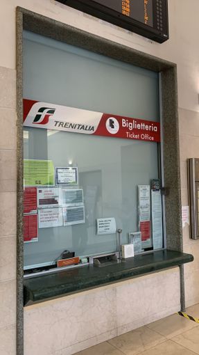 Alla stazione 'internazionale' di Domo, biglietteria chiusa per malattia