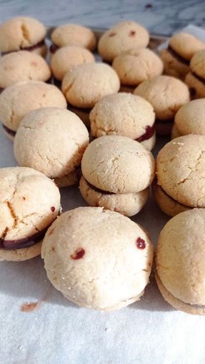 Baci di Dama, un grande classico della pasticceria piemontese