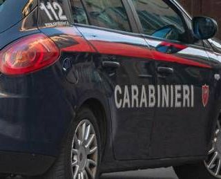 Brescia, donna accoltellata al collo dal marito: è in gravi condizioni