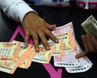 Lotteria da record, vince 1,8 miliardi con il Powerball negli Usa