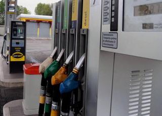 Carburante, prezzi benzina e diesel in rialzo? Cosa succede