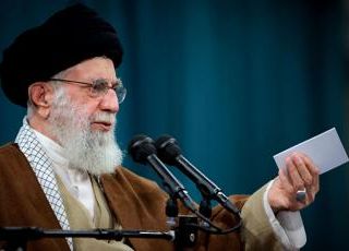 Iran, al Papa targa con riflessioni di Khamenei su Gesù