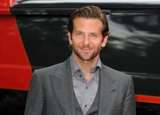 Bradley Cooper spegne 50 candeline, da portiere di hotel a divo di Hollywood