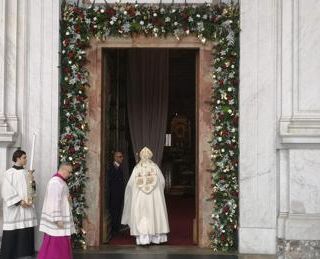 Giubileo, aperta ultima Porta Santa nella Basilica di San Paolo fuori le Mura