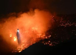 Incendi Los Angeles, il vento non si placa: 24 morti e emergenza continua