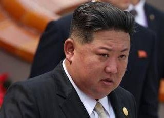 Nordcorea, Kim insiste sul programma nucleare: "Massima priorità, potenziare lo scudo" Nordcorea, Kim insiste sul programma nucleare: "Massima priorità, potenziare lo scudo"
