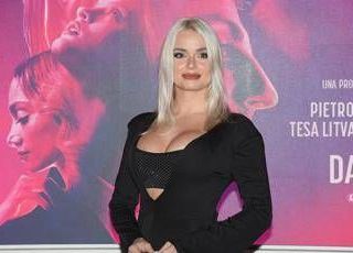 Mercedesz Henger a Verissimo, diventerà mamma di una femminuccia: "È un momento magico" Mercedesz Henger a Verissimo, diventerà mamma di una femminuccia: "È un momento magico"