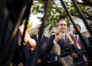 Francia, nominato governo Lecornu II con 34 ministri: Barrot e Darmanin confermati