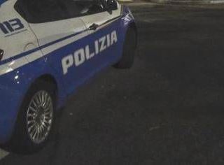 Bologna, capotreno ucciso a coltellate vicino alla stazione