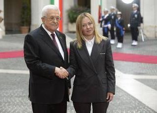Meloni riceve Abu Mazen: "Consolidare cessate fuoco e avviare ricostruzione Gaza"