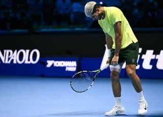 Sinner-Alcaraz, massaggio e fasciatura per Carlos. Cos'è successo alle Atp Finals
