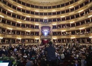 Scala, oggi la Prima senza Armani e Vanoni: le celebrità attese