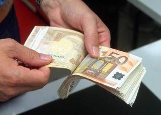 Manovra, banche e assicurazioni le più colpite: arriva il 'contributo' di 12 miliardi