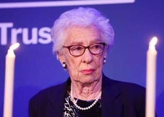 Addio a Eva Schloss, amica d'infanzia e sorellastra di Anne Frank