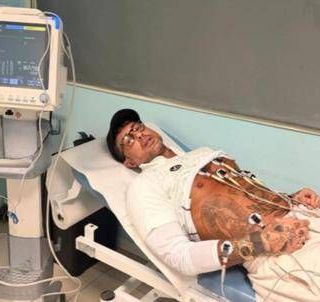 Corona e la foto in ospedale su X, il dettaglio preoccupa i follower