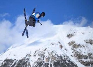Milano Cortina, caduta spaventosa per Lajunen nel big air. Come sta l'atleta finlandese -Video Milano Cortina, caduta spaventosa per Lajunen nel big air. Come sta l'atleta finlandese -Video