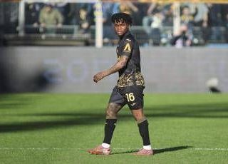 Orban accusa arbitro di razzismo dopo espulsione? Prima il tweet, poi Verona smentisce Orban accusa arbitro di razzismo dopo espulsione? Prima il tweet, poi Verona smentisce