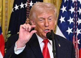 Iran, Trump manda i Marines: "Le petroliere superino Hormuz". Italia smentisce dialogo con Teheran