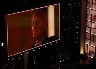 Sean Penn vince l'Oscar ma alla cerimonia non c'è