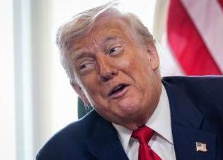 Trump e la reazione al report degli 007: "Mojtaba Khamenei probabilmente è gay"