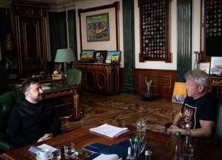 Ucraina, Sean Penn vede Zelensky a Kiev dopo aver dato buca agli Oscar