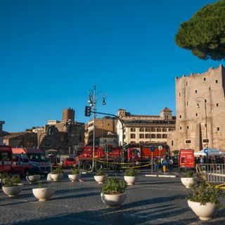 Crollo a Roma, morto l’operaio estratto dalle macerie