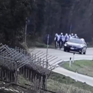 Spara a ciclisti per strada nel Veronese, dietro il gesto avversione verso le bici