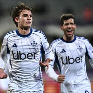 Il Como vince 3-1 in rimonta a Firenze, ai quarti contro il Napoli