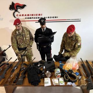 Arsenale e esplosivi in casa a Oschiri, un arresto