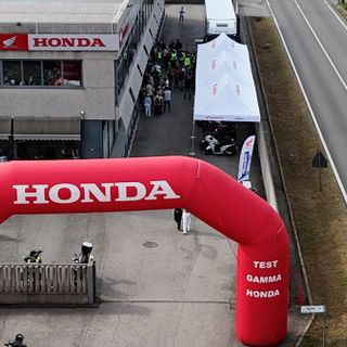 Cureggio, festa Honda da Antonioli Motocicli con l’Honda Live Tour