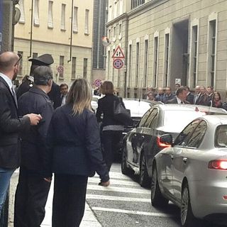 Auto blu meno care per i politici, la rabbia del M5s: “Cirio, ennesimo privilegio”