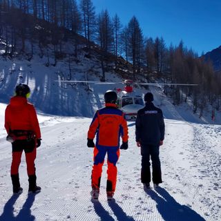 Si infortuna sulle piste da sci, soccorso viene trovato con marijuana