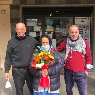 La tabaccheria di piazza Mercato compie 50 anni, e dietro al bancone c'è sempre Silvana Pironi