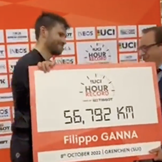 Ganna batte il record dell'ora ed entra nella storia del ciclismo