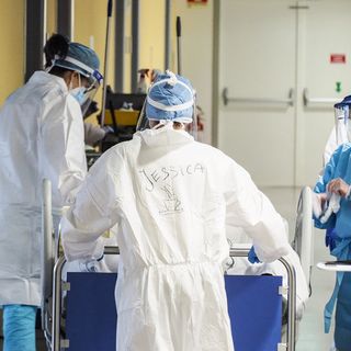 Covid, contagi e ricoveri in calo in Piemonte