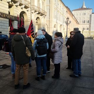 &quot;Lavoriamo 12 ore e ci mancano le posate per gli anziani&quot;. Oss in protesta contro la Regione: &quot;Scaricano emergenza su noi&quot;