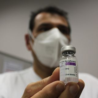 Anche il Piemonte stoppa il lotto del vaccino Astrazeneca sospeso dall'Aifa