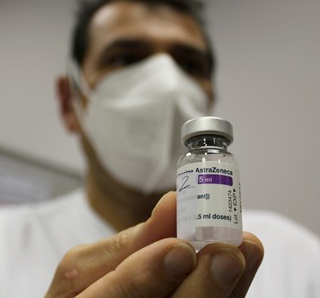 Via libera del ministero ad Astrazeneca fino a 65 anni, Icardi: “Importante accelerazione della campagna vaccinale
