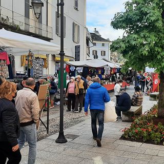 Pochi svizzeri al mercato di Domo nonostante norme meno severe e il Corpus Domini